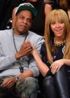 Beyonce and Jay-Z watch the Brooklyn Nets take on the New York Knicks (Nov 26)