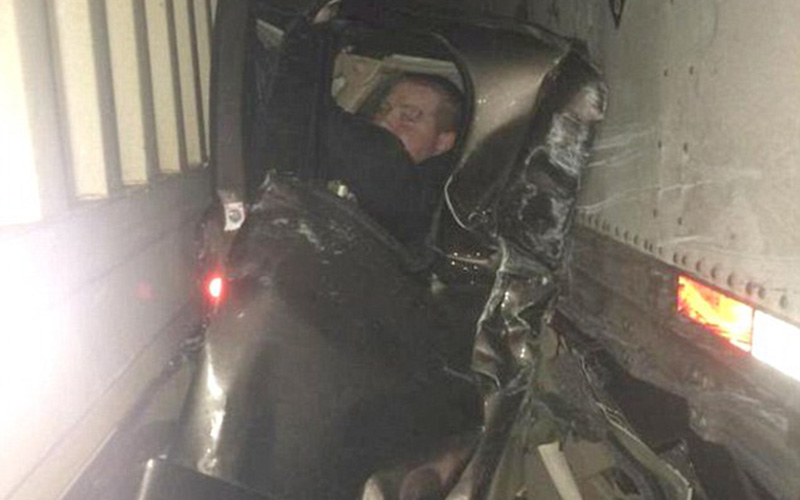 Man Who Was Trapped Between Two Semi Trucks Shares Survival Story 9542