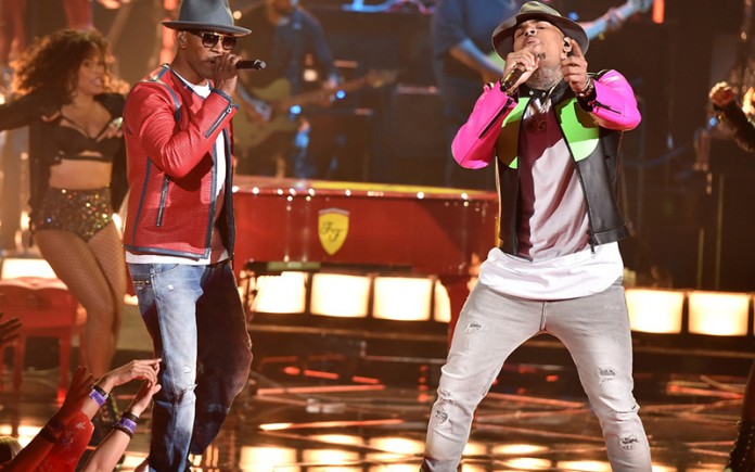 chris-brown-jamie-foxx-iheartradio-music-awards