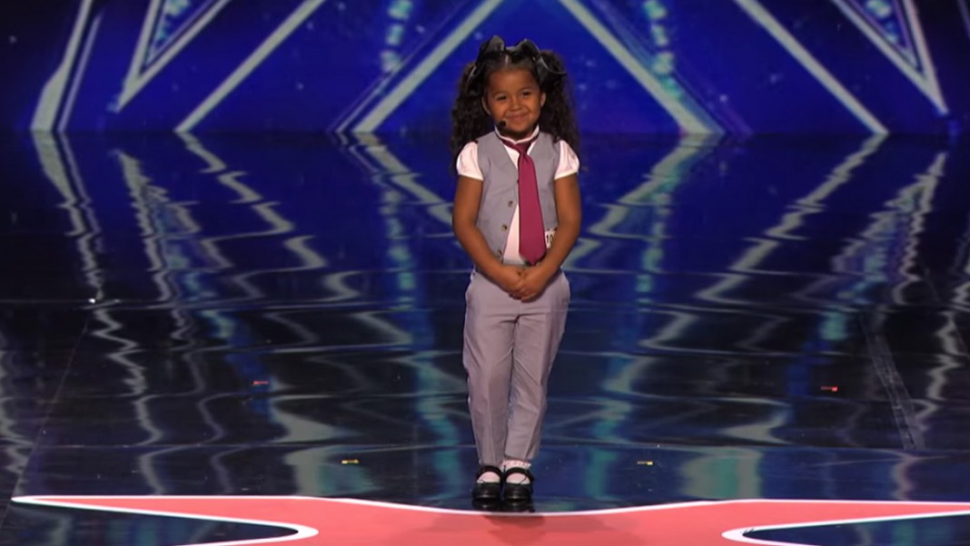 5 Year Old Heavenly Joy Wows Americas Got Talent With Adorable Rendition Of Frozen Song 