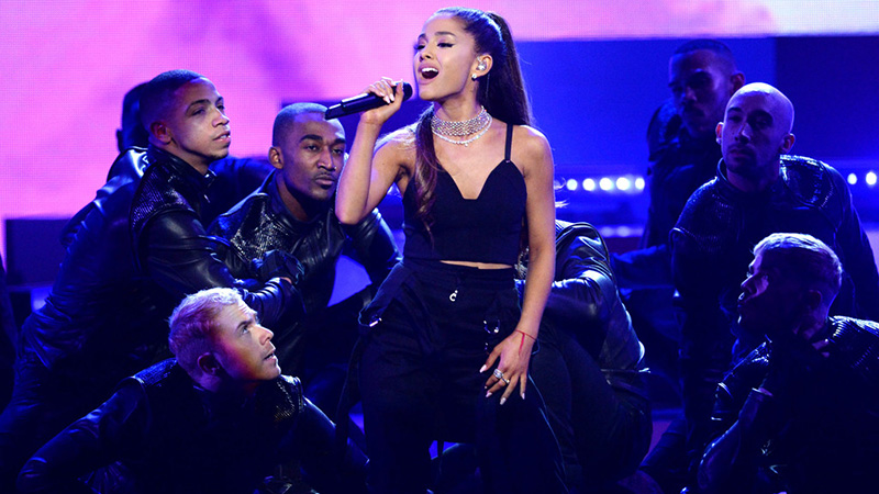 Fug or Fab: Ariana Grande in Versace at the Billboard Music Awards - Go Fug  Yourself