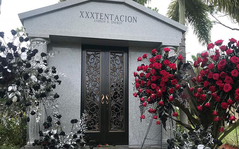 xxxtentacion mausoleum burial site grave tomb shares memorial mother private rapper cemetary raton boca gardens his park florida tweet son