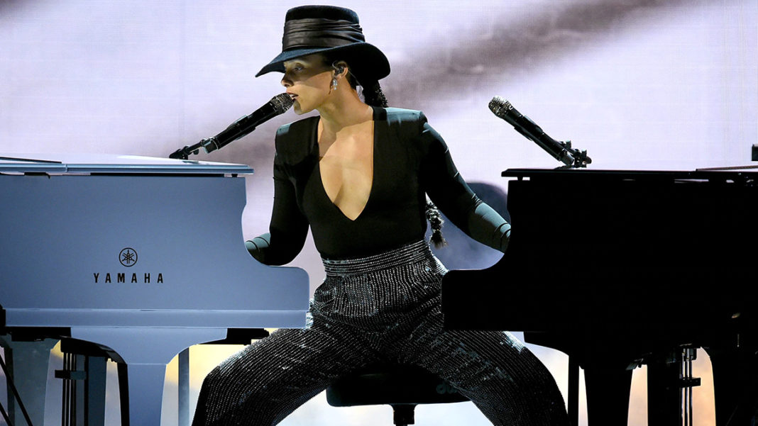 Alicia Keys Wows at the Grammys With Dual Piano Flex (VIDEO)