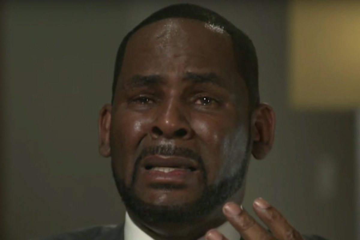 R. Kelly Bursts Into Pedo Tears in CBS Interview: 1200 x 800
