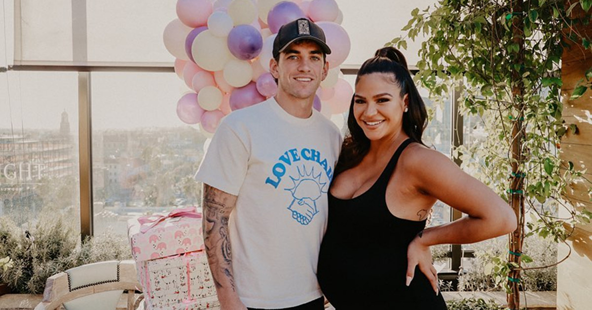 Cassie And Husband Alex Fine Welcome Daughter Frankie The Newlyweds