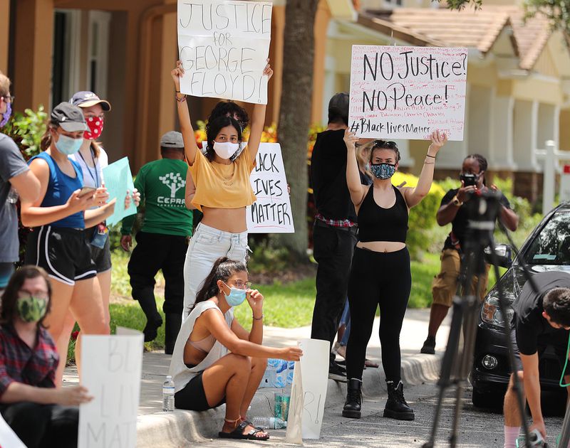 Protesters Swarm Killer Cop Derek Chauvin's Florida Home ...