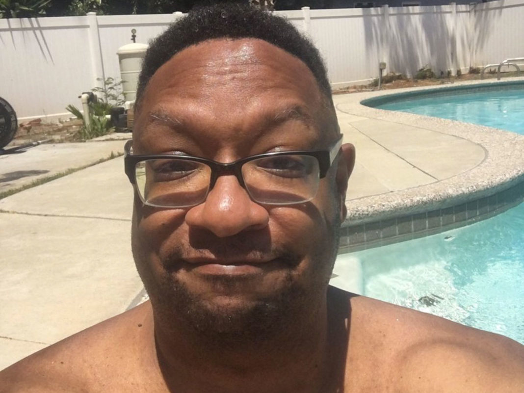 Courtside Shots Beyonce & JayZ Bring their Nephew Juelz to the Nets